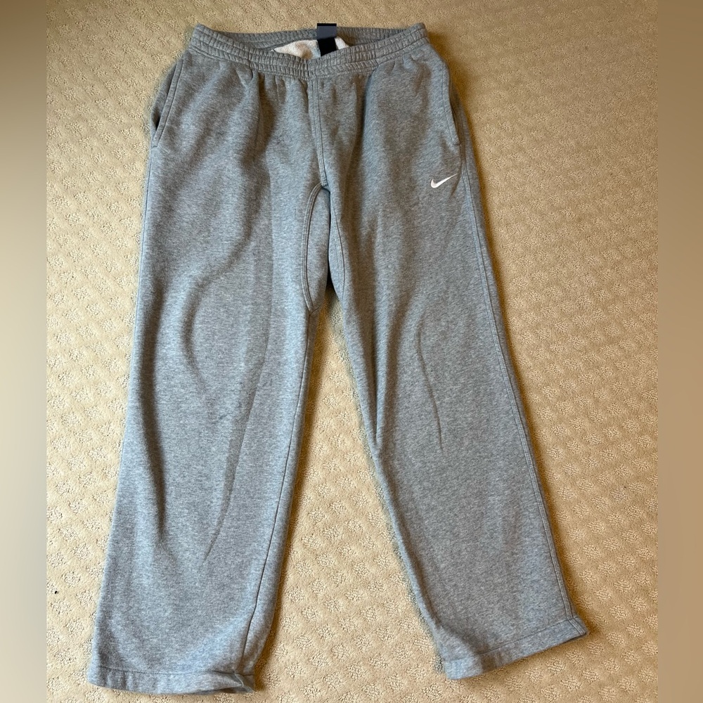 Men’s Nike Gray Sweatpants Relaxed Fit Joggers